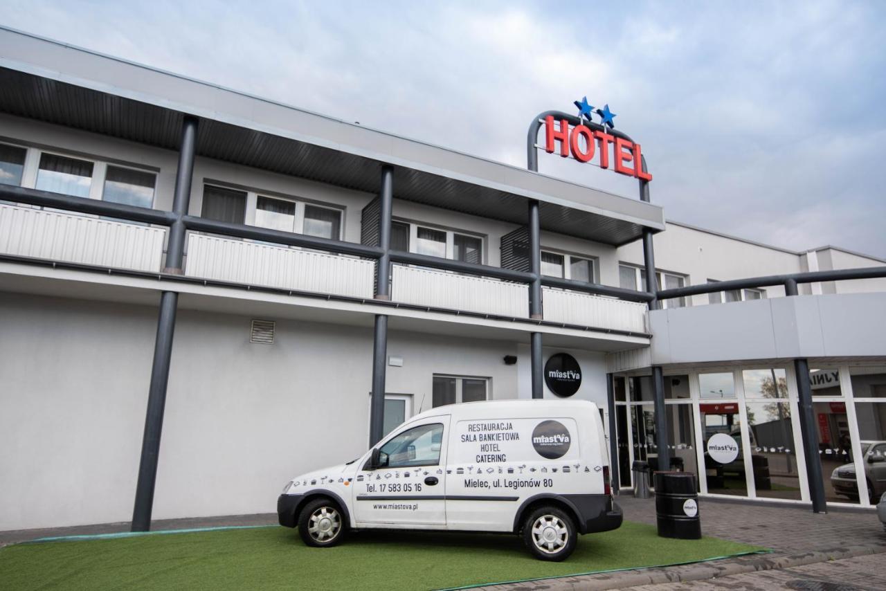 Hotel Reg Benz Мелец Экстерьер фото