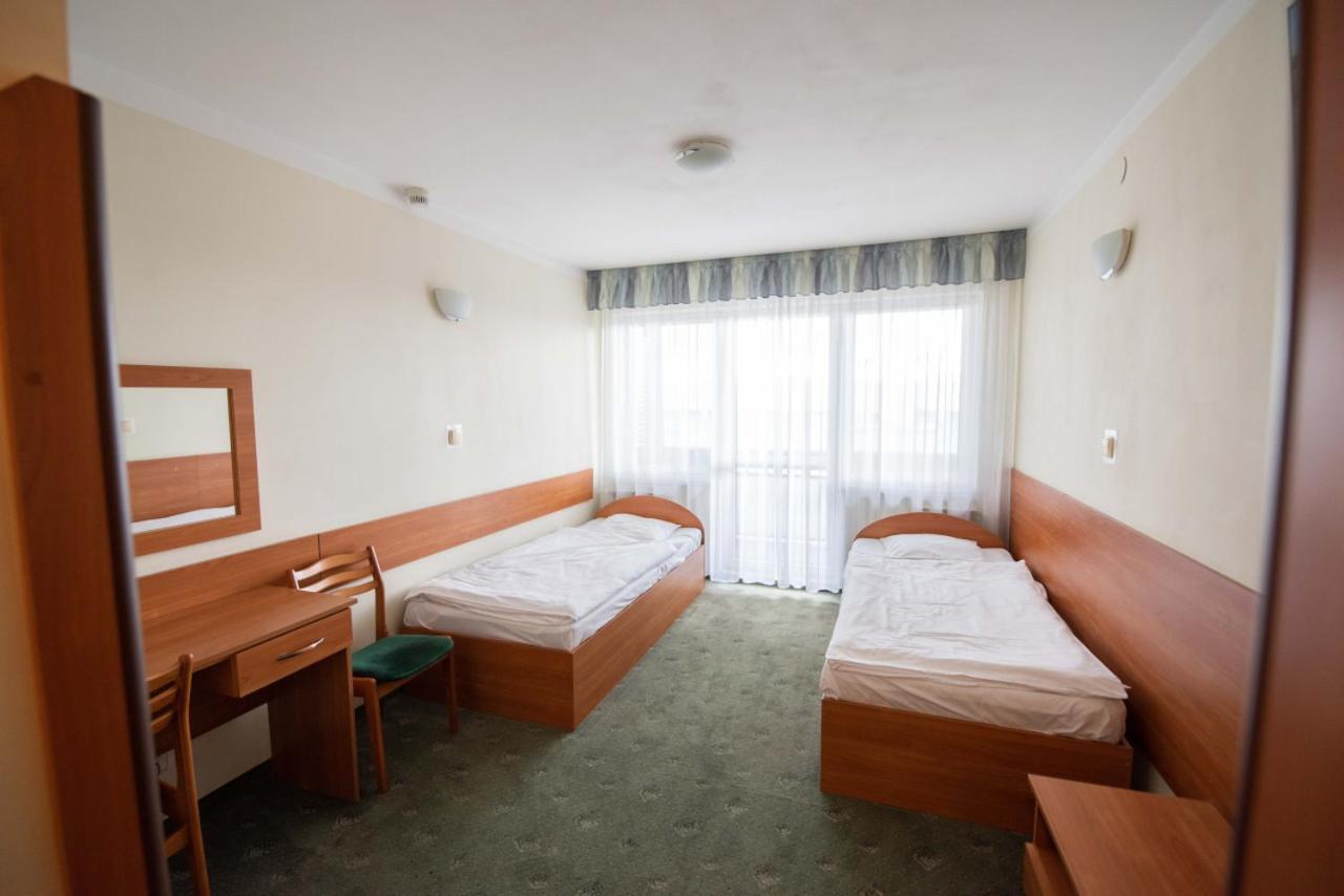 Hotel Reg Benz Мелец Экстерьер фото
